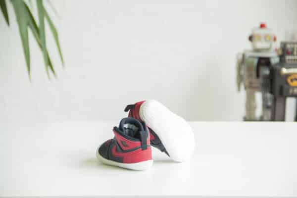 Nike Air Jordan 1 Crib Bootie Red achterkant en onderkant