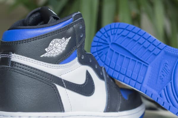 Nike Air Jordan 1 Royal Toe (GS) details