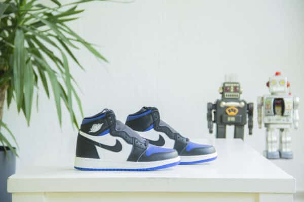 Nike Air Jordan 1 Royal Toe (GS) zijkant