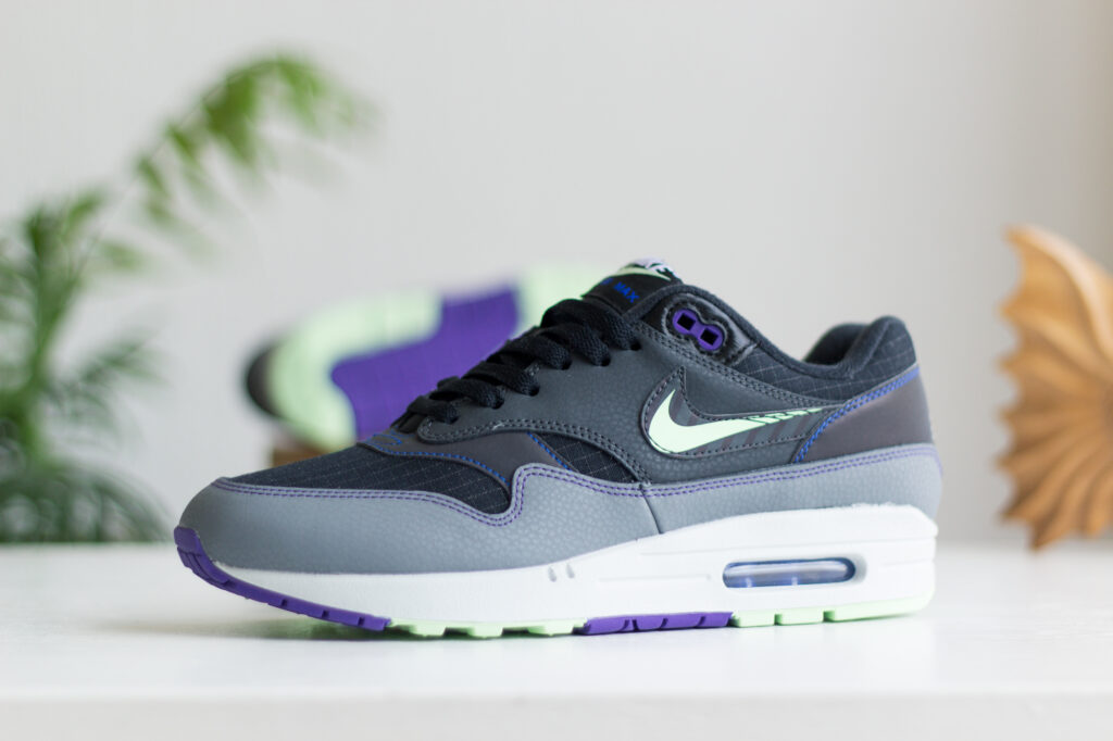 Nike air max 1 swoosh pack shop