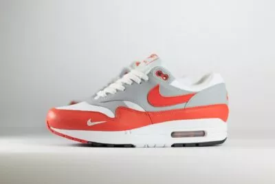 Nike Air Max 1 LV8 Martian Sunrise – Oranje/Wit/Grijs – Heren/Dames/Uniseks Sneakers – Leer/Suède – DH4059-102 – Zijkant