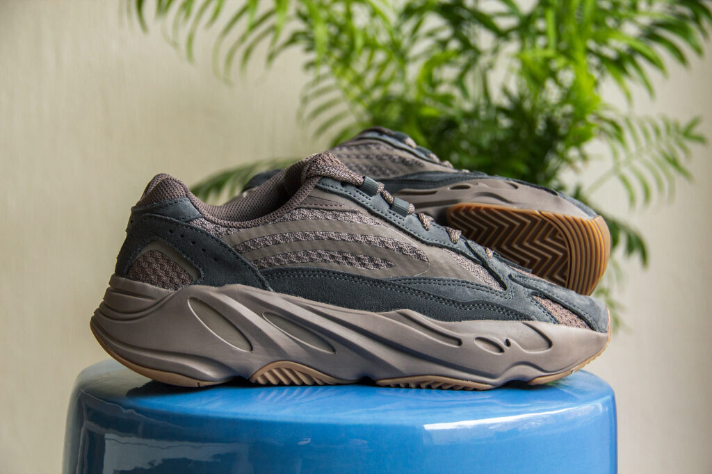 Adidas Yeezy Boost 700 V2 Mauve GZ0724
