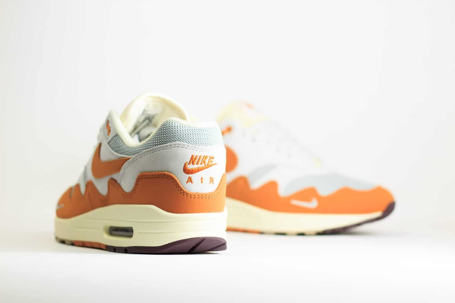 Nike Air Max 1 Patta Waves Monarch - Oranje/grijs/Wit - heren/Dames/Uniseks Sneakers - Suède/Mesh/Leer - DH1348-001 - Achterkant