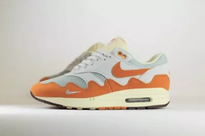 Nike Air Max 1 Patta Waves Monarch - Oranje/grijs/Wit - heren/Dames/Uniseks Sneakers - Suède/Mesh/Leer - DH1348-001 - Zijkant