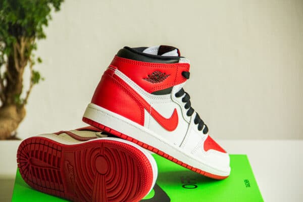 Nike Air Jordan 1 High OG Heritage (PS) zijkant en zool