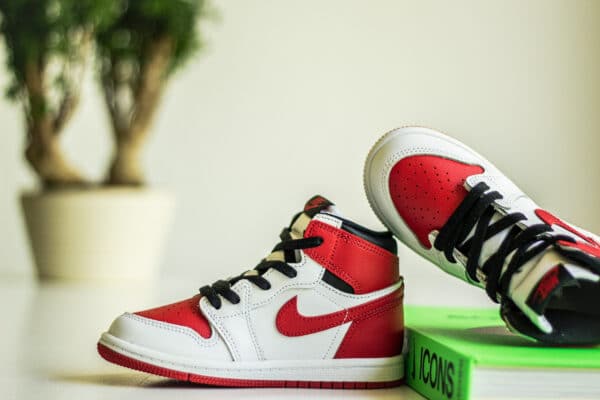 Nike Air Jordan 1 High OG Heritage (TD) binnenkant en neus