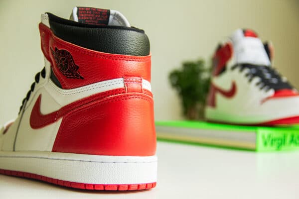 Nike Air Jordan 1 High OG Heritage achterkant