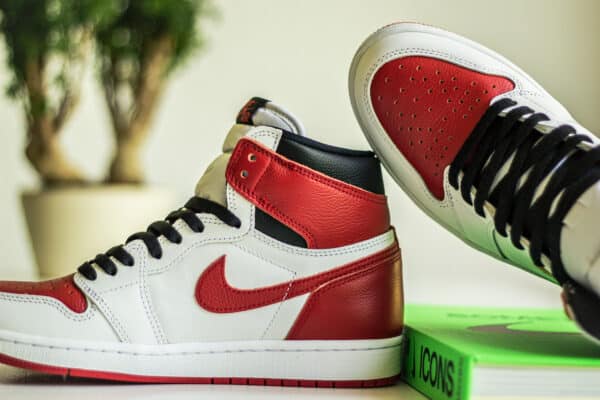 Nike Air Jordan 1 High OG Heritage binnenkant en neus