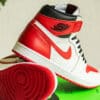 Nike Air Jordan 1 High OG Heritage zijkant en zool