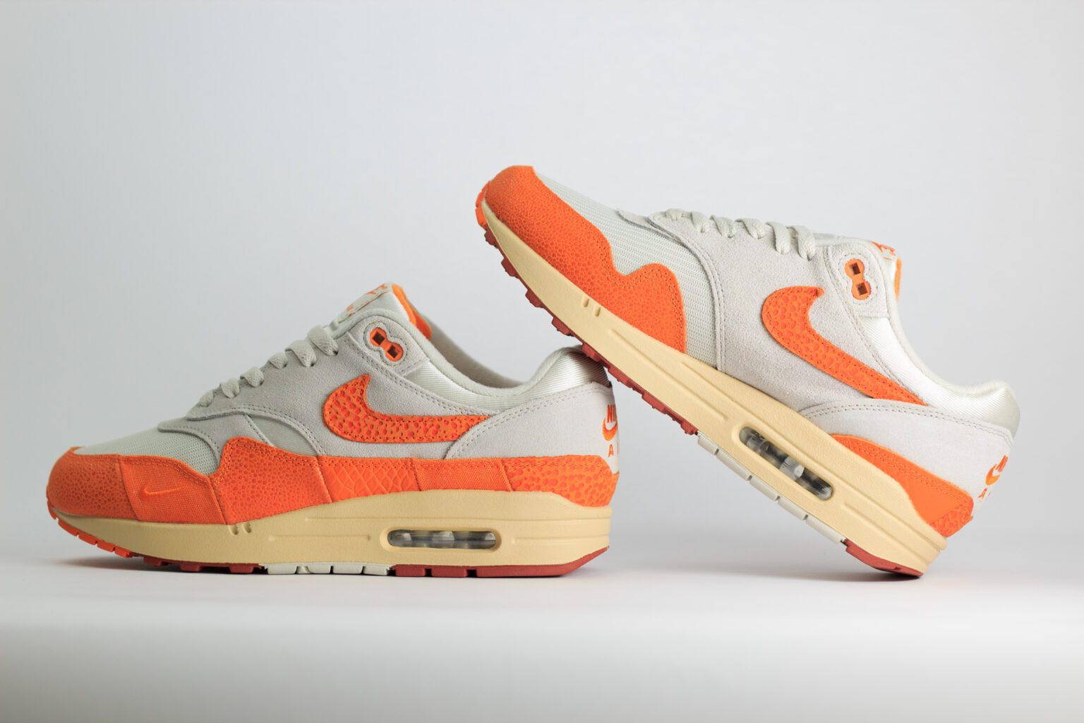 Nike Air Max 1 Master Magma Orange (W) – Oranje/Wit/Grijs – Heren/Dames/Uniseks Sneakers – Mesh/Suède/Leer – DZ4709-001 – Binnenkant