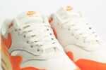 Nike Air Max 1 Master Magma Orange (W) – Oranje/Wit/Grijs – Heren/Dames/Uniseks Sneakers – Mesh/Suède/Leer – DZ4709-001 – Bovenkant