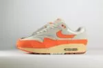 Nike Air Max 1 Master Magma Orange (W) – Oranje/Wit/Grijs – Heren/Dames/Uniseks Sneakers – Mesh/Suède/Leer – DZ4709-001 – Zijkant