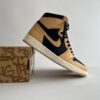 Nike Air Jordan 1 Retro High OG Heirloom - zijkant