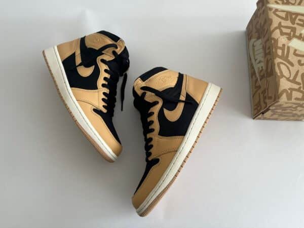 Nike Air Jordan 1 Retro High OG Heirloom - zijkanten