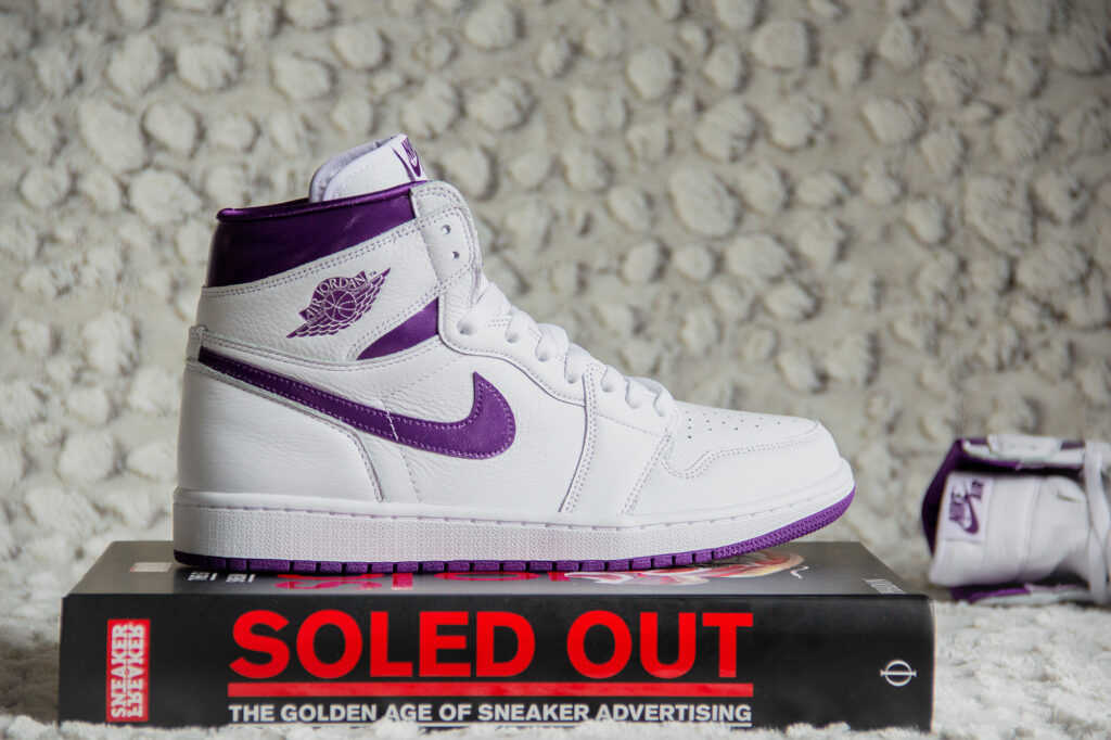 Kleurrijke Sneakers: Nike Air Jordan 1 High Court Purple