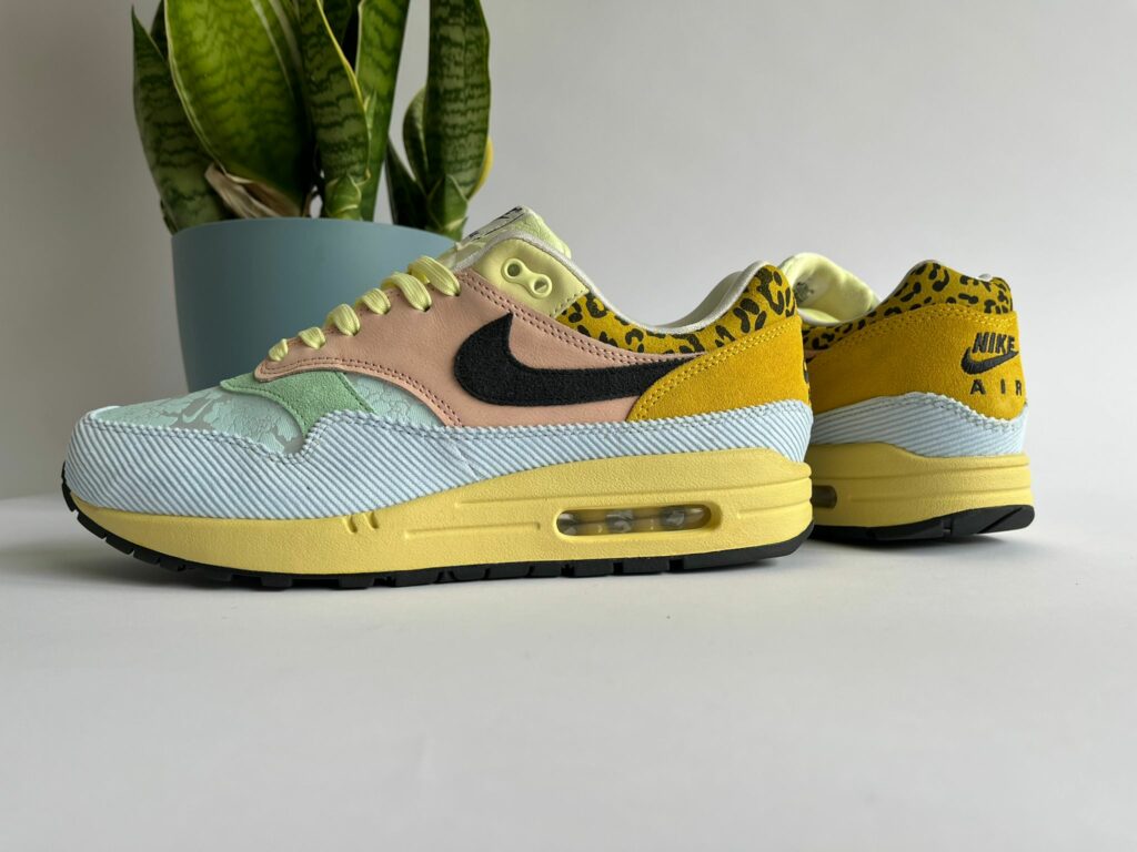 Nike Air Max 1 '87 Great Indoors Corduroy (W) zijkant 2