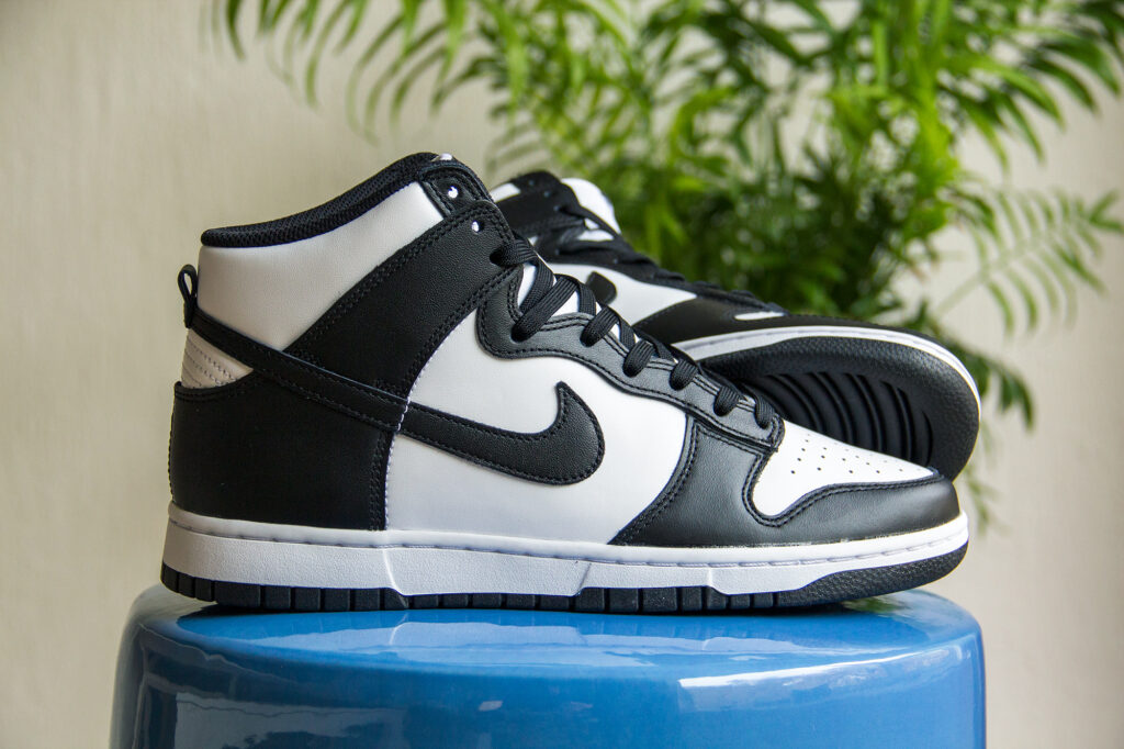 Nike-Dunk-High-Black-White-2021-zijkant