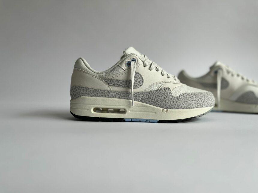 Business casual Nike Air Max 1 ’87 Safari Summit White Phantom (W)