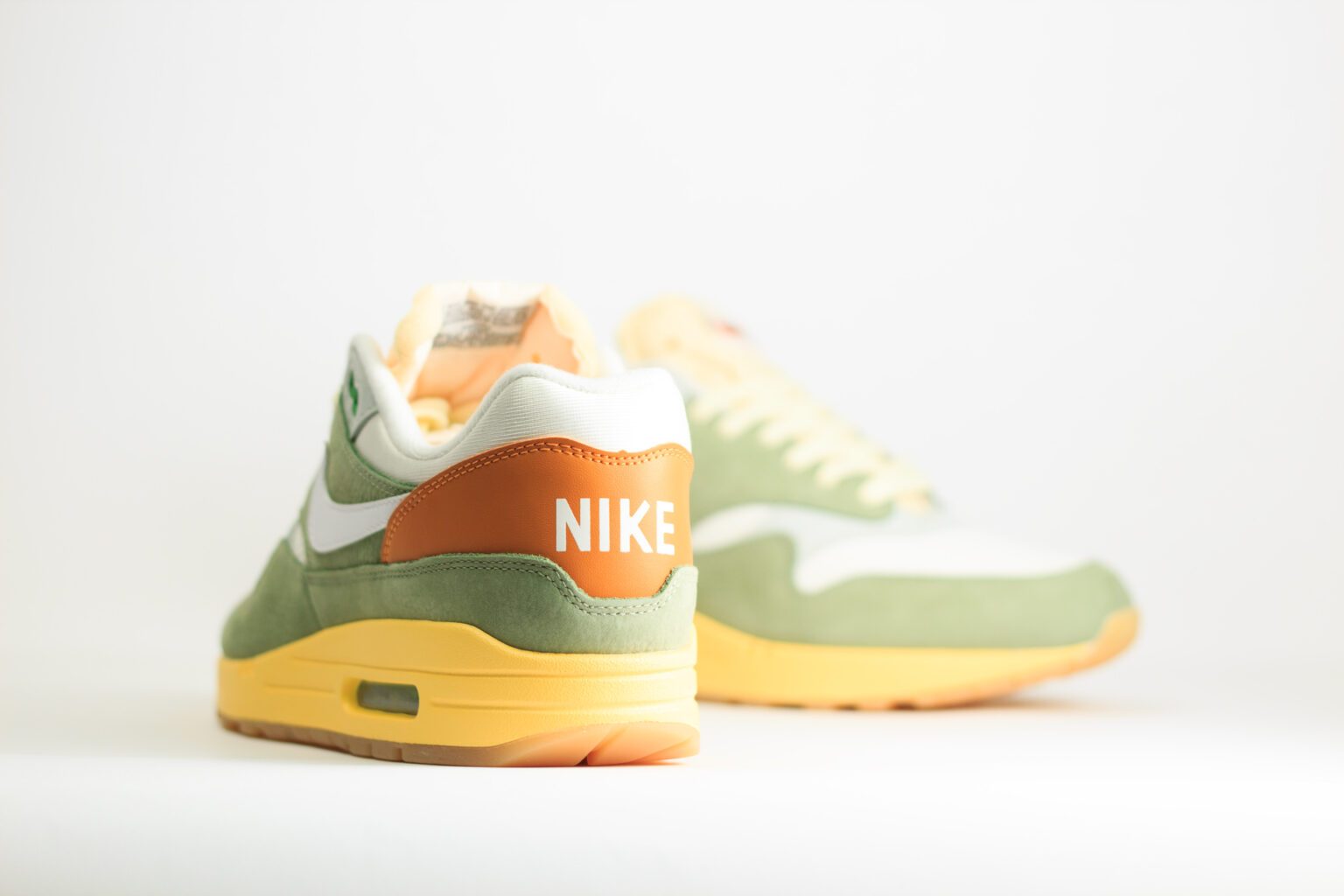 Nike Air Max 1 Design by Japan (W) - Groen/Wit/Oranje - Heren/Dames/Uniseks Sneakers - Mesh/Leer/Suède - FD0395-386 - Achterkant