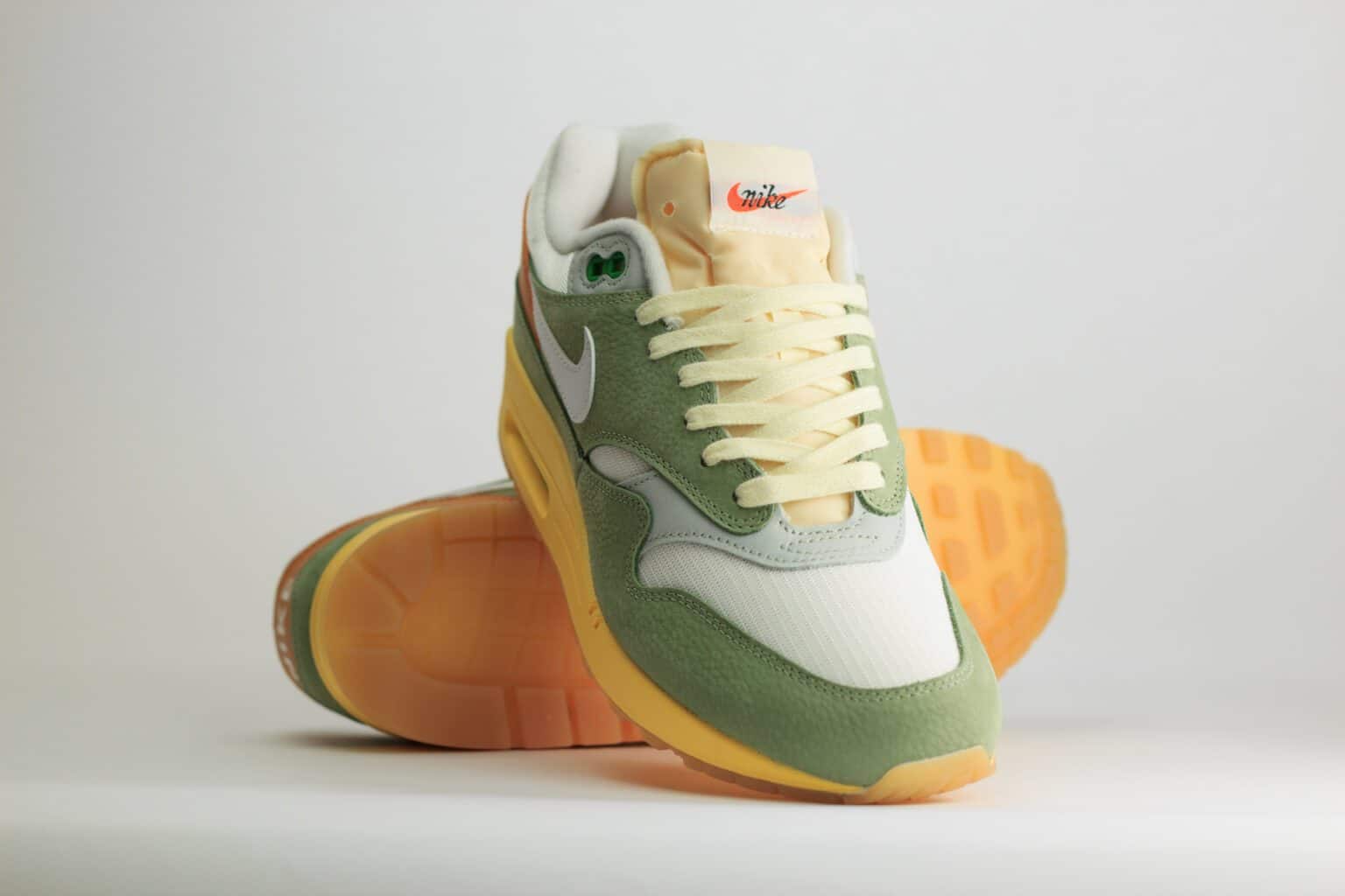 Nike Air Max 1 Design by Japan (W) - Groen/Wit/Oranje - Heren/Dames/Uniseks Sneakers - Mesh/Leer/Suède - FD0395-386 - Voorkant