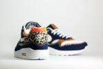 Nike Air Max 1 Premium Denim Leopard – Blauw/Beige/Whit – Heren/Dames/Uniseks Sneakers – Denim/Suède – FJ4452-432 –Achterkant