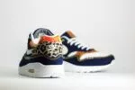 Nike Air Max 1 Premium Denim Leopard – Blauw/Beige/Whit – Heren/Dames/Uniseks Sneakers – Denim/Suède – FJ4452-432 –Achterkant