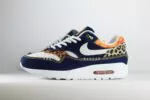Nike Air Max 1 Premium Denim Leopard – Blauw/Beige/Zwart – Heren/Dames/Uniseks Sneakers – Denim/Suède – FJ4452-432 – Zijkant