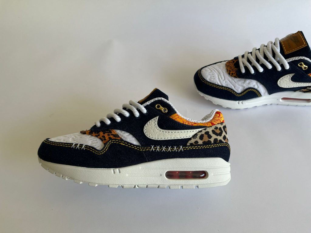 Nike Air Max 1 Premium Denim Leopard zijkant + voorkant