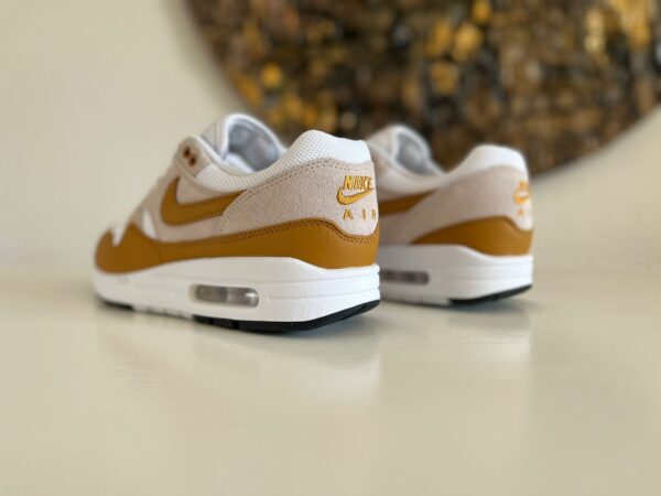 Nike Air Max 1 Bronze achterkant