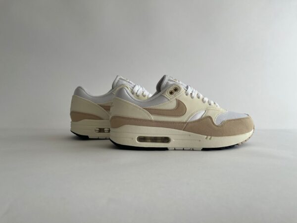 Nike Air Max 1 Pale Ivory (W) - zijkant