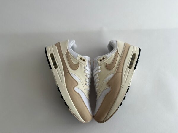 Nike Air Max 1 Pale Ivory (W) - zijkanten