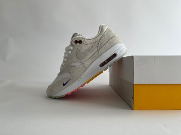 Nike Air Max 1 Pom Pom Polka Dots (W) - zijkant doos