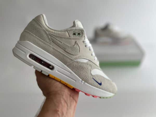 Nike Air Max 1 Pom Pom Polka Dots (W) - zijkant hand