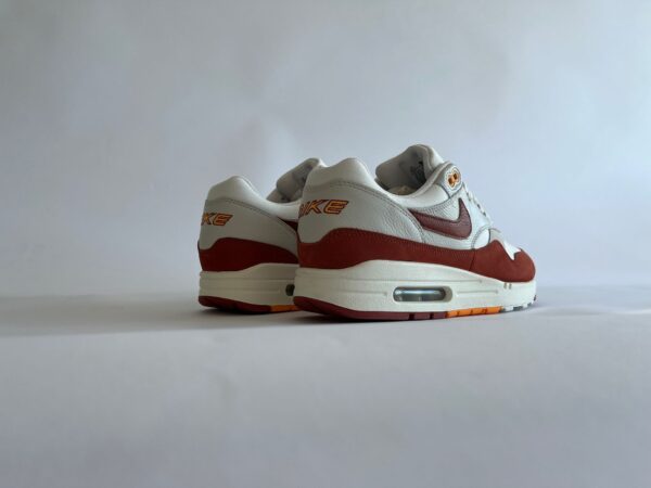 Nike Air Max 1 Rugged Orange (W) achterkant