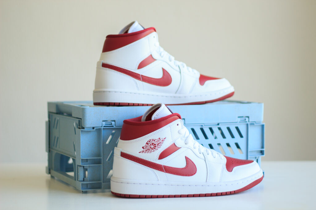 Nike Air Jordan 1 Mid Reverse Chicago (W)