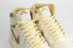 Nike Air Jordan 1 Retro High OG Craft Vibrations Of Naija – Wit/Beige/Crème - Heren/Dames/Unisex Sneakers – Leer - FD8631-100 – Bovenkant