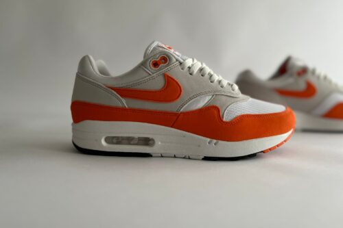 Nike Air Max 1 Safety Orange (W) zijkant