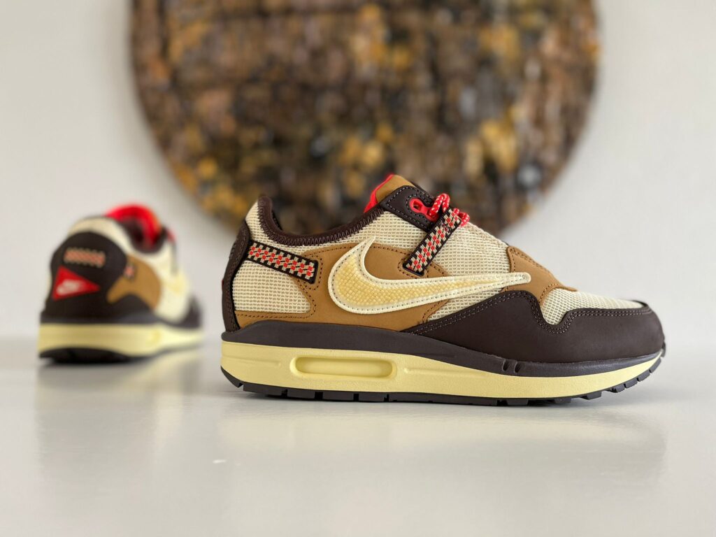 Nike Air Max 1 Travis Scott Cactus Jack Baroque Brown zijkant