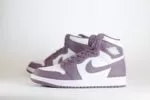 Nike Air Jordan 1 High OG Mauve – Wit/Mauve - Heren/Dames/Unisex Sneakers – Leer - DZ5485-105 - Zijkant