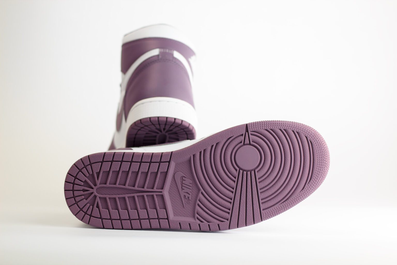 Nike Air Jordan 1 High OG Mauve – Wit/Mauve - Heren/Dames/Unisex Sneakers – Leer - DZ5485-105 - Onderkant