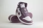 Nike Air Jordan 1 High OG Mauve – Wit/Mauve - Heren/Dames/Unisex Sneakers – Leer - DZ5485-105 - Voorkant