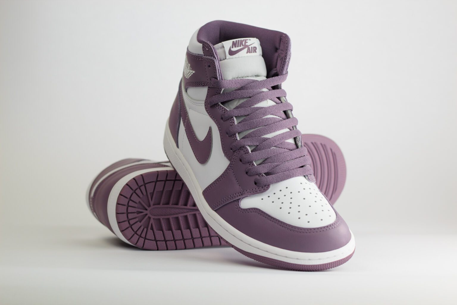 Nike Air Jordan 1 High OG Mauve – Wit/Mauve - Heren/Dames/Unisex Sneakers – Leer - DZ5485-105 - Voorkant