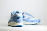 Nike Air Max 1 Premium Blueprint – Wit/Blauw/Oranje – Heren/Dames/Uniseks Sneakers – Leer/Mesh – DR0448-100 – Achterkant