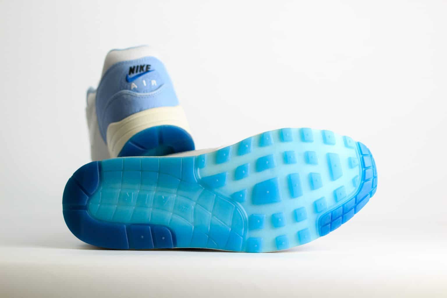 Nike Air Max 1 Premium Blueprint – Wit/Blauw/Oranje – Heren/Dames/Uniseks Sneakers – Leer/Mesh – DR0448-100 – Onderkant
