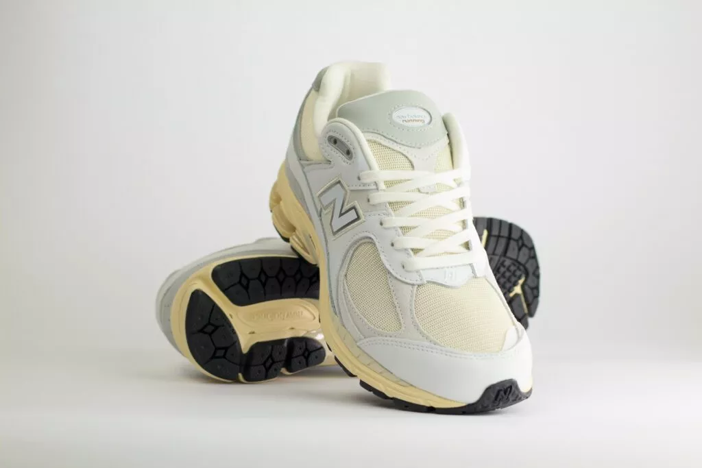 New Balance 2002R Vintage White – Wit/Beige/Grijs - Heren/Dames/Unisex Sneakers – Mesh/Leer/Suède - M2002RIA - Voorkant