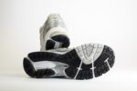 New Balance 1906R White Rain Cloud Silver Metallic – Wit/Zilver/Goud - Heren/Dames/Unisex Sneakers – Mesh/Leer - M1906RI - Onderkant
