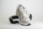 New Balance 1906R White Rain Cloud Silver Metallic – Wit/Zilver/Goud - Heren/Dames/Unisex Sneakers – Mesh/Leer - M1906RI - Voorkant