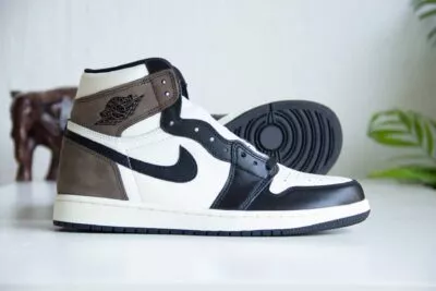 Nike Air Jordan 1 High Dark Mocha zijkant