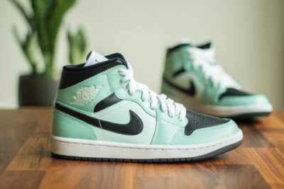 Nike Air Jordan 1 Mid Dark Teal zijkant