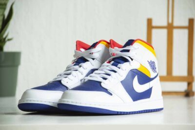 Nike Air Jordan 1 Mid Royal Blue Laser Orange voorkant
